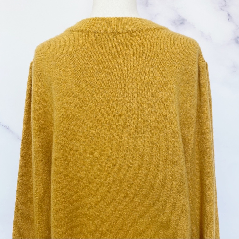 SOLD Madewell Westgate V-Neck Sweater in Coziest Yarn - Picture 9 of 14